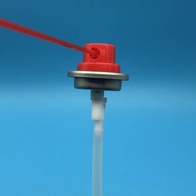 Válvula de aerosol de 360 grados con actuador para limpieza automotriz. Válvula de pulverización multidireccional para aplicaciones de detallado de precisión.