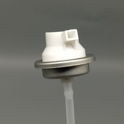 Válvula de aerosoles para la espuma de afeitar con una distribución suave y constante
