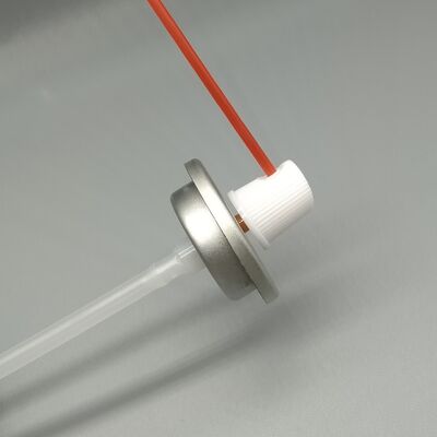 Desagüe del carburador de estilo OEM y válvula limpia para restauración de tractores antiguos con una estética correcta para la época